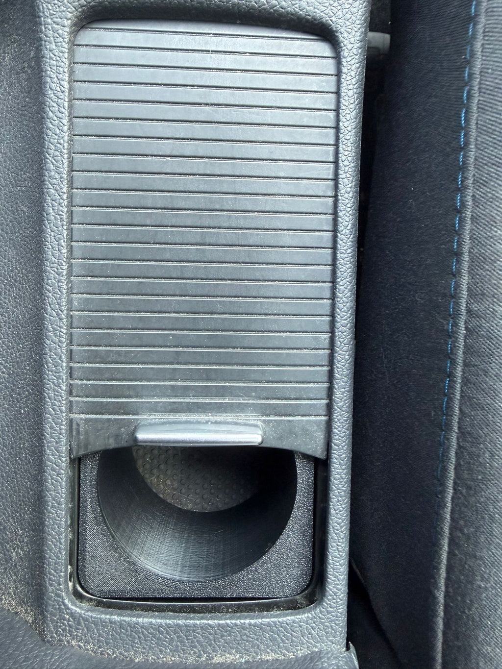 Suport bauturi VW Golf 5,VW Golf6 consola centrala