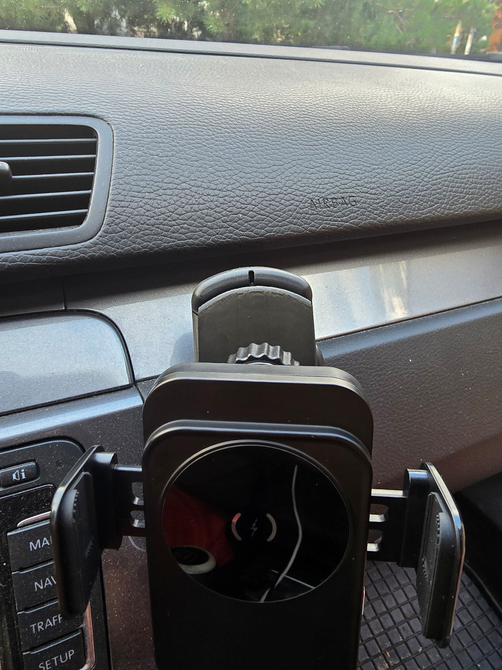 Suport telefon dedicat Passat B6
