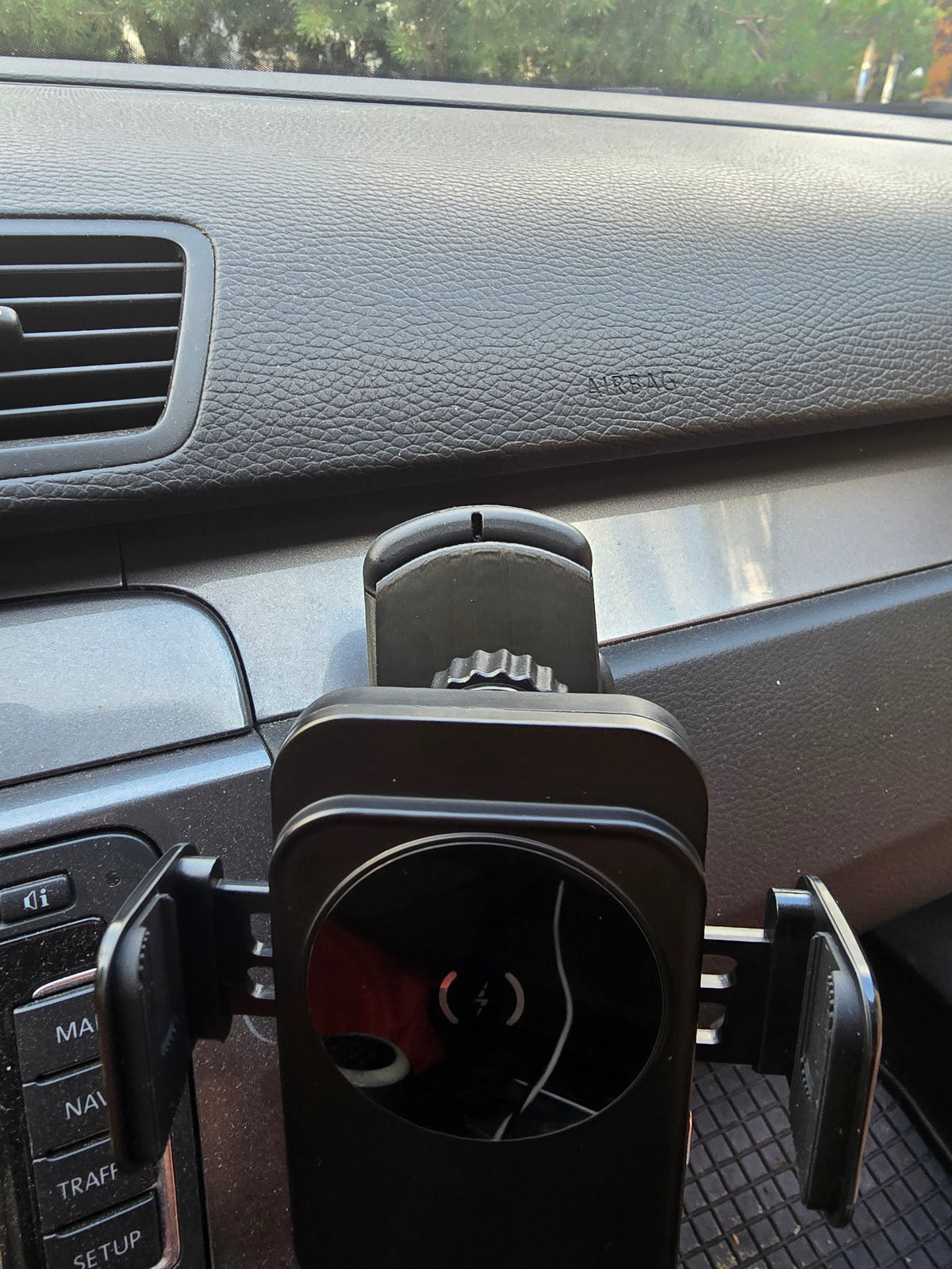 Suport telefon dedicat Passat B6