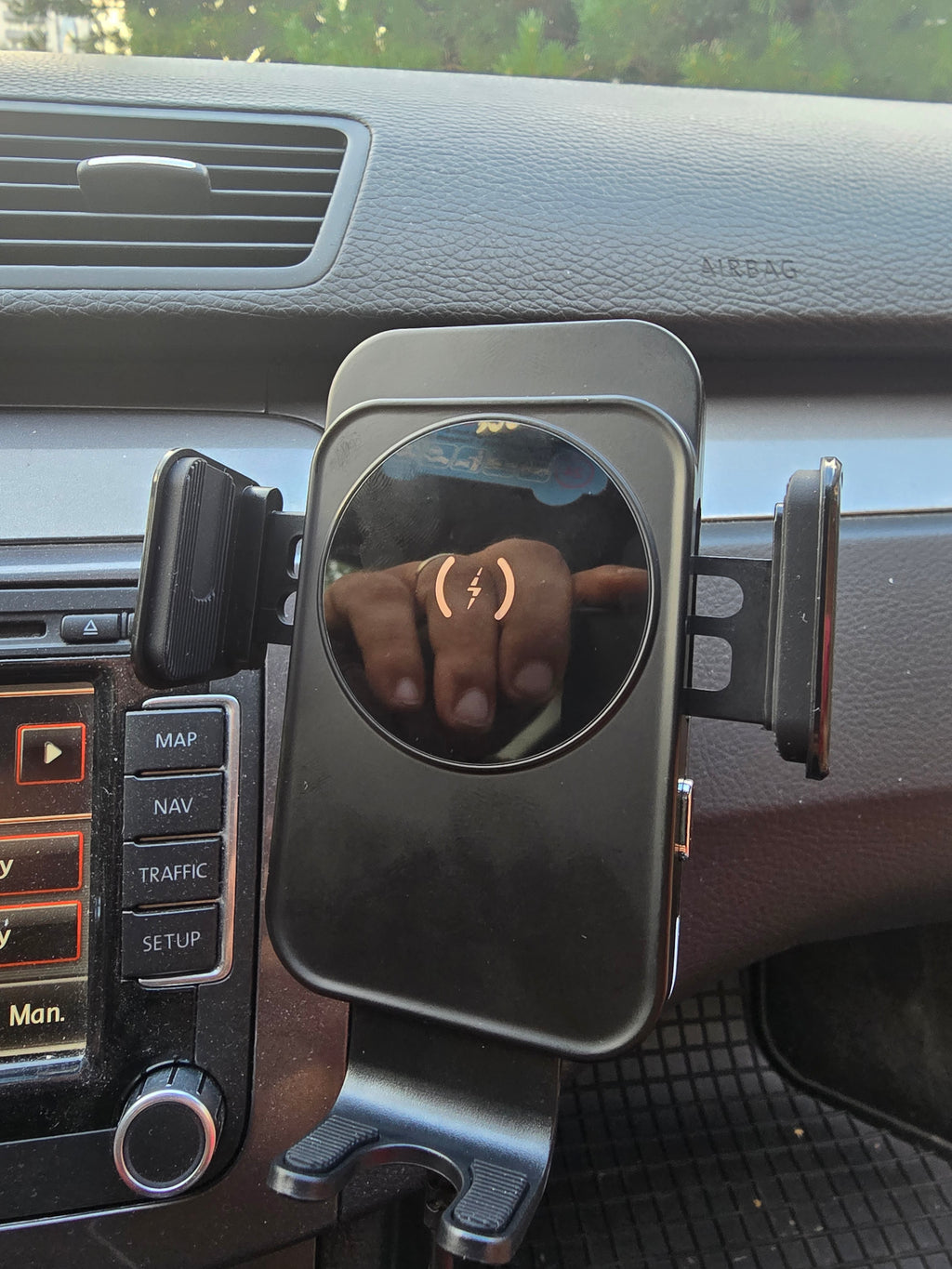 Suport telefon dedicat Passat B6